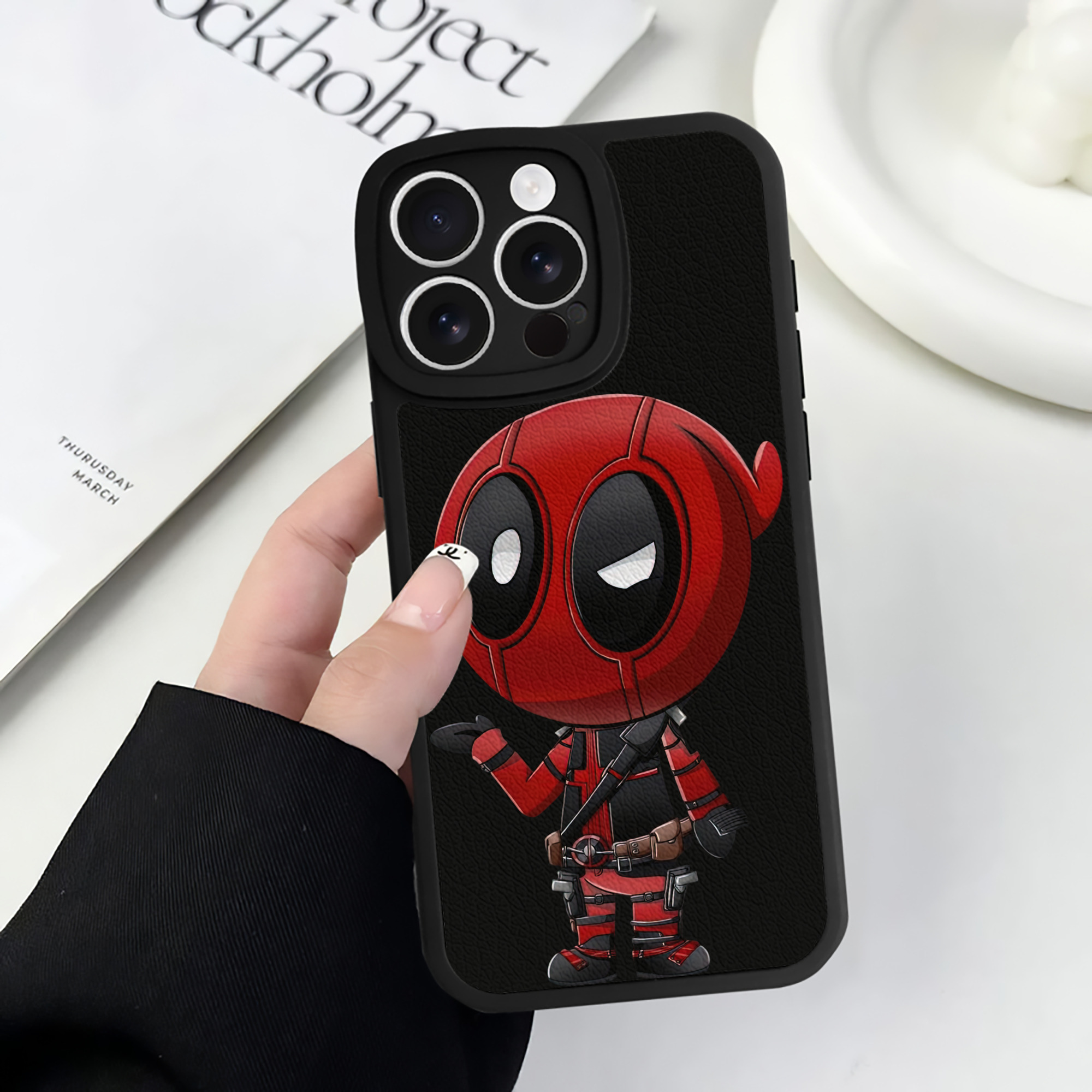 （画像用） Deadpool デッドプール 【iPhone 16シリーズ対応】シリコンスマホケース（レザー調） 材質：シリコン